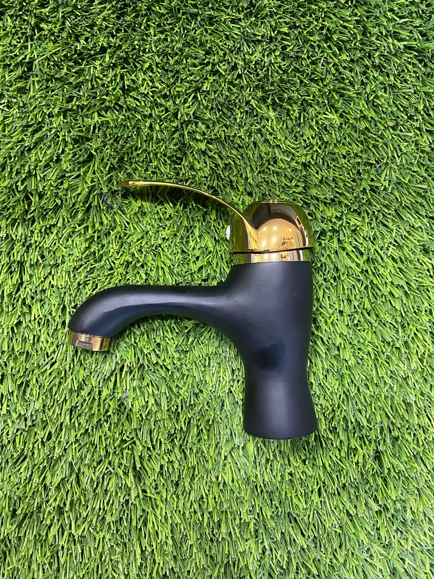mitigeur lavabo dm doré